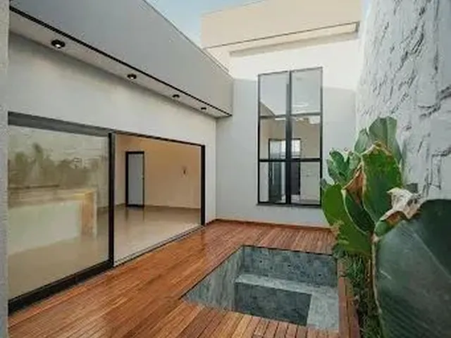 Imagem: A casa possui 3 Dormitórios, 1 Suíte, 1 Banheiro, 2 Vagas