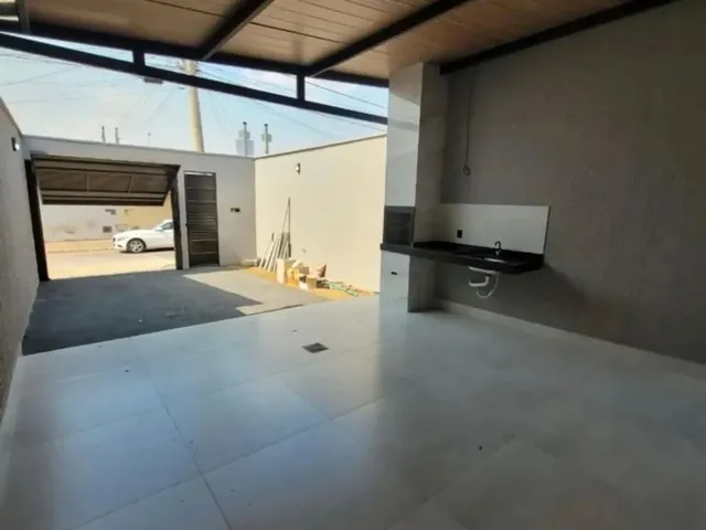 Imagem: A casa possui 3 Dormitórios, 1 Suíte, 2 Banheiros, 2