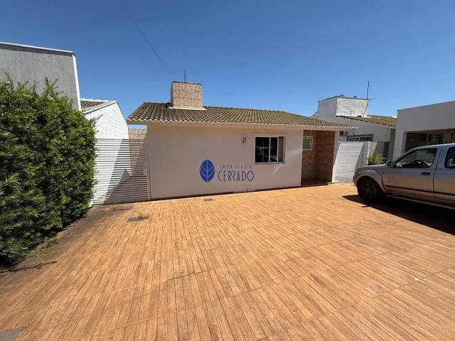 Imagem: A casa possui 3 Dormitórios, 3 Banheiros, Acomodam 100