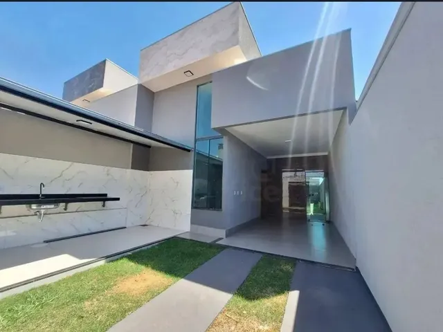 Imagem: A casa possui 3 Dormitórios, 1 Suíte, 2 Banheiros, 3