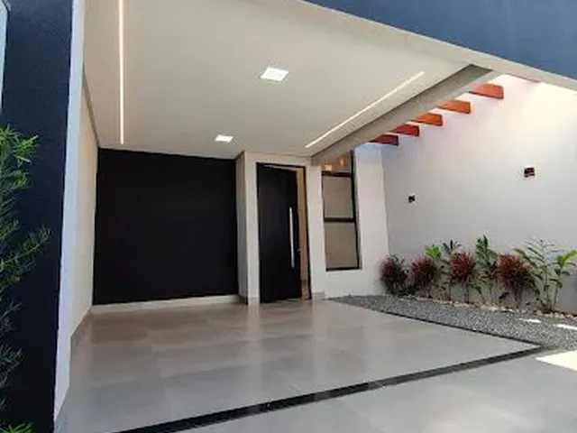 Imagem: A casa possui 3 Dormitórios, 2 Banheiros, 2 Vagas na