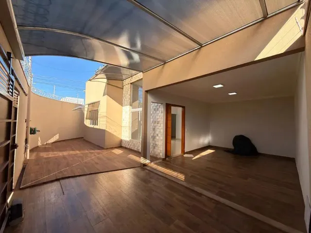 Imagem: Casa Á Venda com Piscina no Bairro Flor