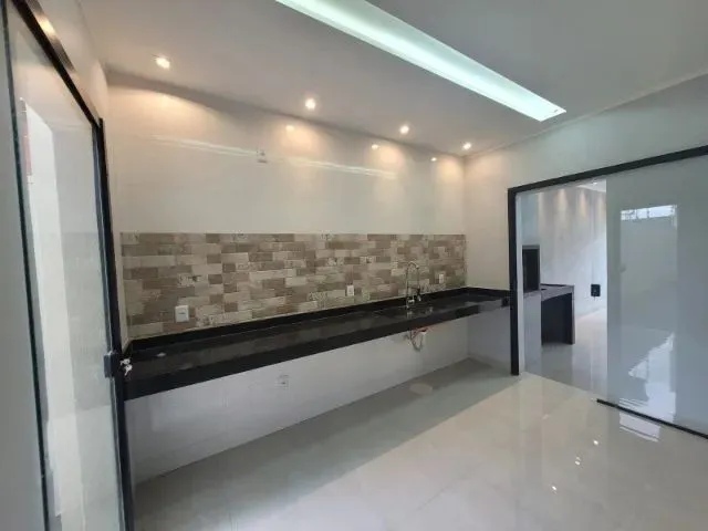 Imagem 7: Casa em Anápolis com 3 Quartos, 1 Suíte, Garagem para 2 Carros, Sala com Pé Direito