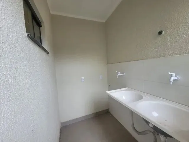Imagem 11: Casa em Anápolis com 3 Quartos, 1 Suíte, Garagem para 2 Carros, Sala com Pé Direito