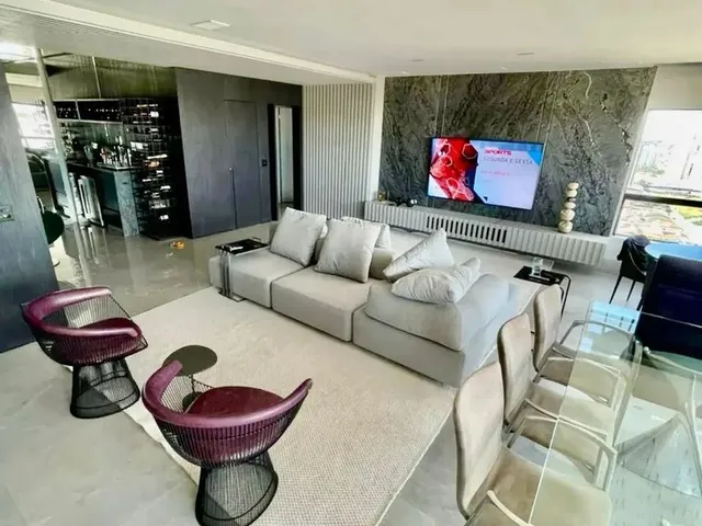 Imagem: O apartamento possui 4 Dormitórios, 5 Banheiros, 3 Vagas