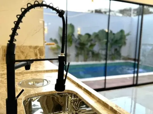 Imagem 2: Cása com Acabamento Premium e Piscina