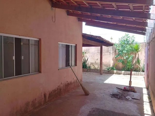 Imagem: Casa C/ 3 Quartos, C/ 300M² de Lote, À