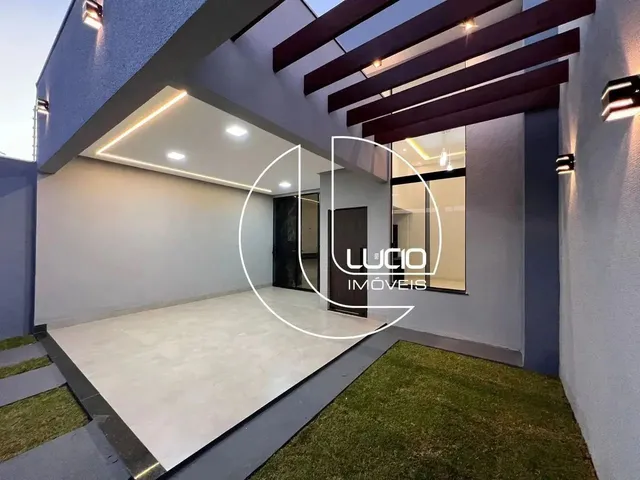 Imagem: A casa possui 3 Dormitórios, 1 Suíte, 1 Banheiro, 2 Vagas
