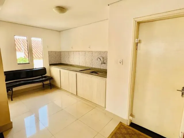 Imagem 2: Casa Grande com 4 Vagas Coberta no Centro Bairro Vila Góis Anápolis