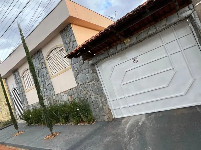 Imagem 6: Casa Grande com 4 Vagas Coberta no Centro Bairro Vila Góis Anápolis