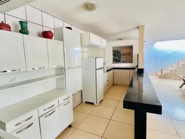 Imagem 10: Casa Grande com 4 Vagas Coberta no Centro Bairro Vila Góis Anápolis