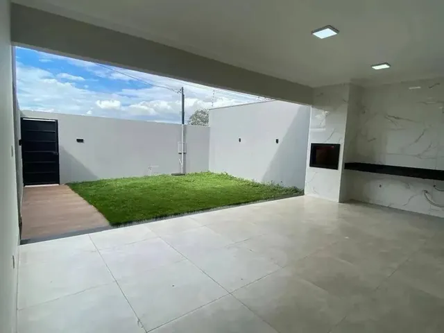 Imagem: A casa possui 4 Dormitórios, 1 Suíte, 4 Banheiros, 4