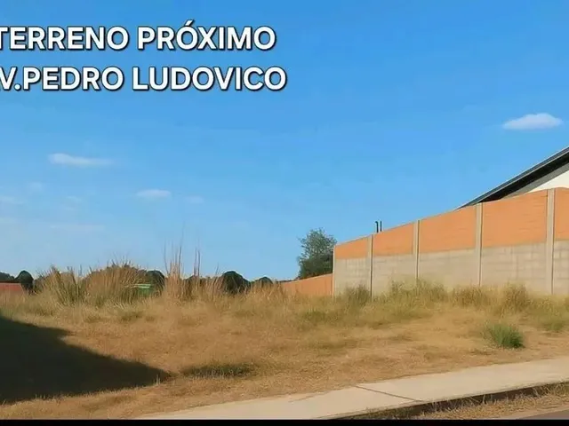 Imagem: Vendo Terreno 10X30 Mts Próx. Av. Pedro