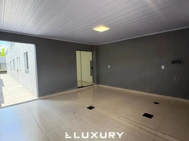 Imagem: A casa possui 3 Dormitórios, 1 Suíte, 2 Banheiros, 2