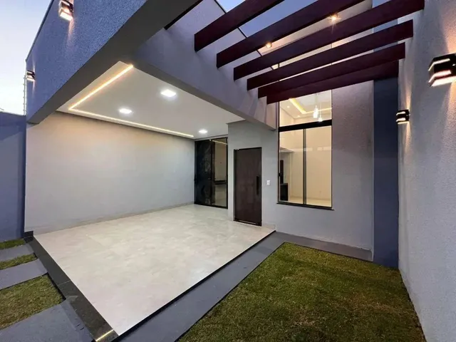 Imagem: A casa possui 3 Dormitórios, 1 Suíte, 1 Banheiro, 2 Vagas