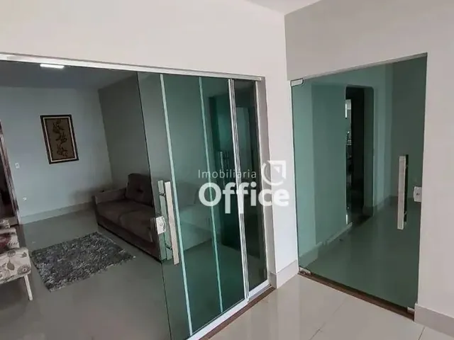 Imagem 4: Sobrado com 3 Dormitórios À Venda, 306 M² por R$ 670.000,00 - Setor Central