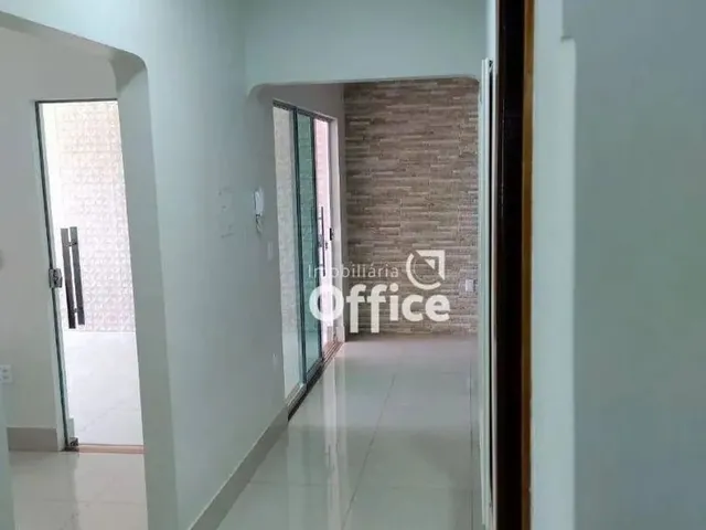 Imagem 2: Sobrado com 3 Dormitórios À Venda, 306 M² por R$ 670.000,00 - Setor Central