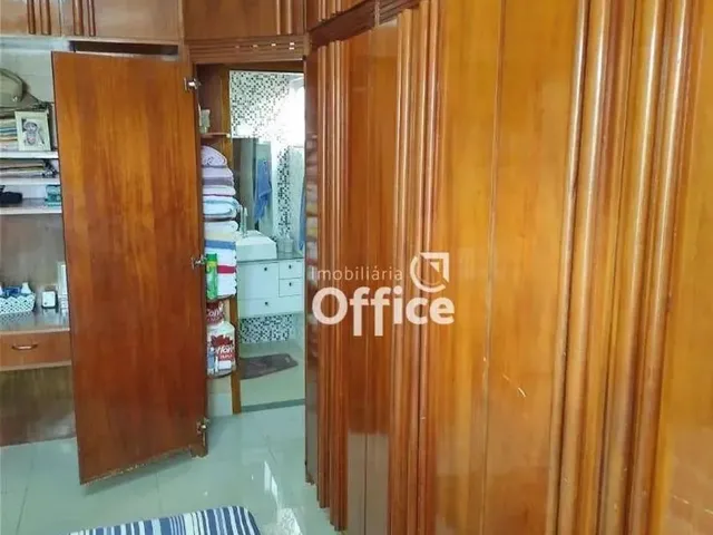 Imagem 11: Sobrado com 3 Dormitórios À Venda, 306 M² por R$ 670.000,00 - Setor Central