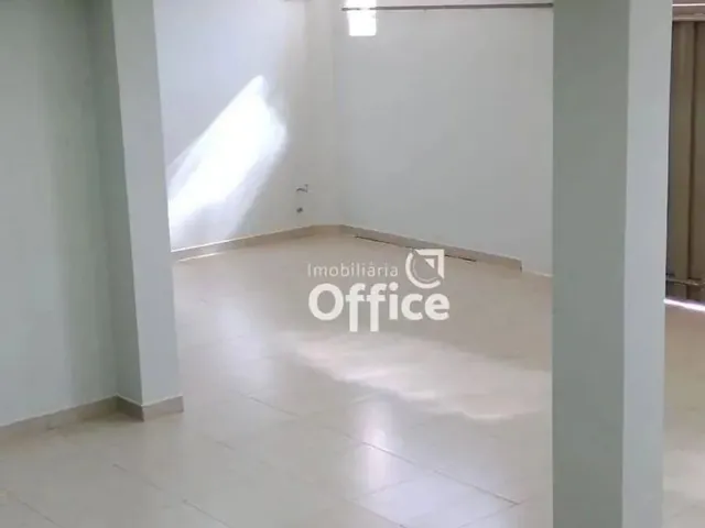 Imagem 3: Sobrado com 3 Dormitórios À Venda, 306 M² por R$ 670.000,00 - Setor Central