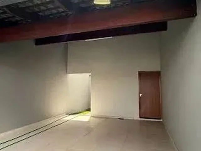 Imagem: A casa possui 3 Dormitórios, 1 Suíte, 2 Banheiros, 2
