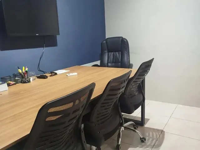 Imagem 2: Sala de Escritório Compartilhada no Centro