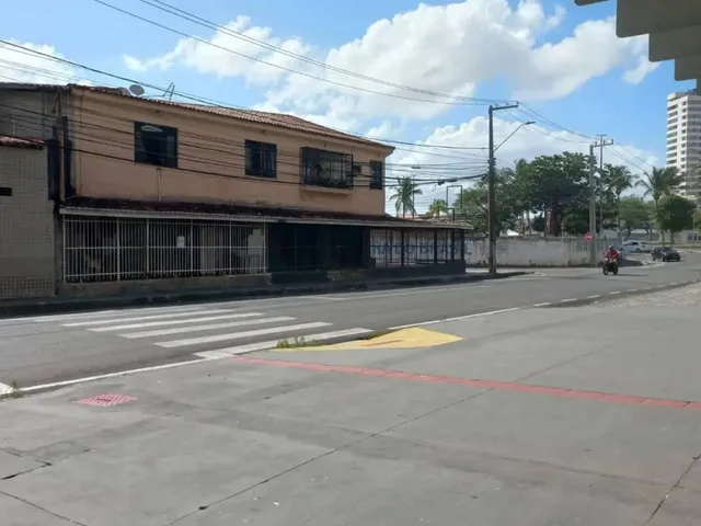 Imagem: Ponto Comercial com Casa a Venda em Frente