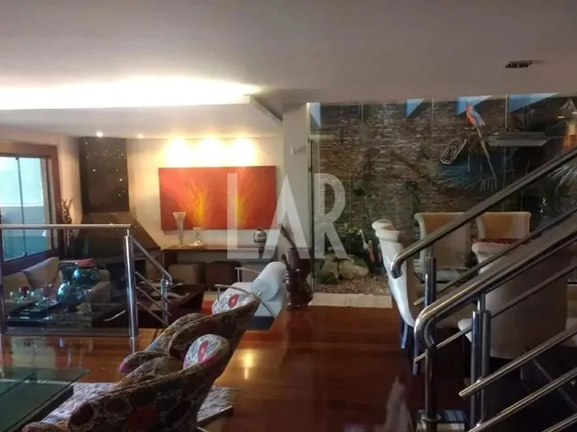 Imagem: Casa À Venda, 4 Quartos, 2 Suítes, 4 Vagas