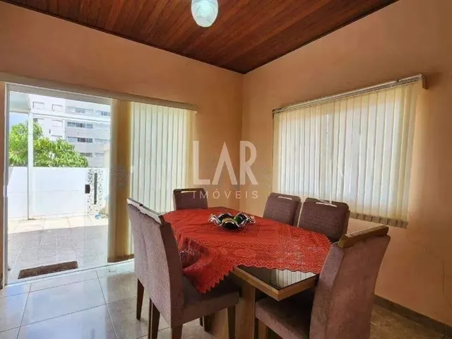 Imagem: Casa À Venda, 5 Quartos, 1 Suíte, 2 Vagas