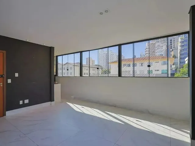 Imagem 2: Duplex para Venda Possui 260 Metros Quadrados com 4 Quartos em Gutierrez - Belo Horizonte