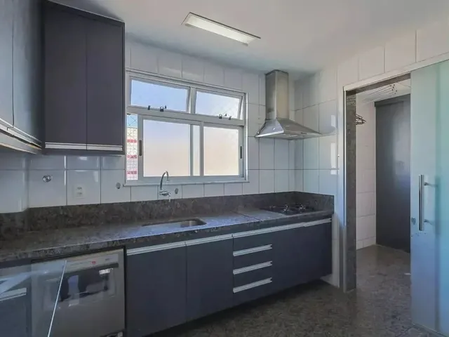 Imagem 6: Duplex para Venda Possui 260 Metros Quadrados com 4 Quartos em Gutierrez - Belo Horizonte