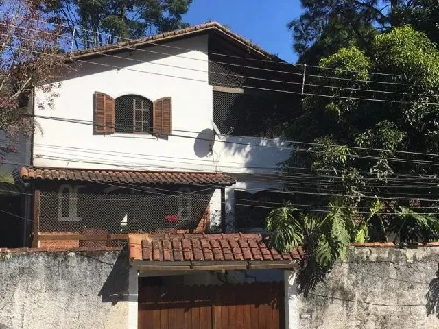 Imagem: A casa possui 2 Dormitórios, 1 Banheiro, 2 Vagas na