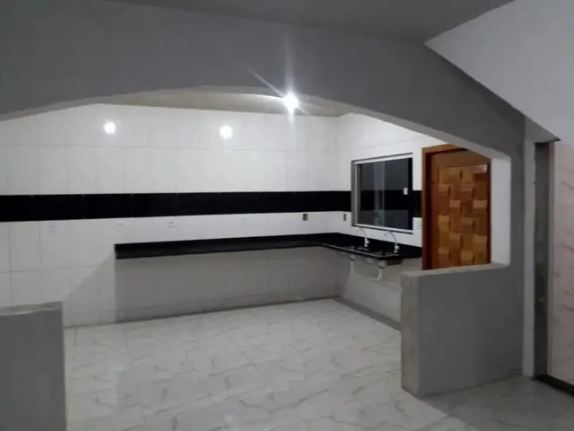 Imagem: A casa possui 1 Dormitório, 1 Banheiro, 1 Vaga na garagem,