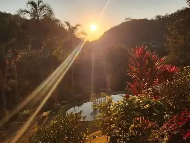 Imagem 2: Refúgio de Sofisticação e Natureza em Secretário