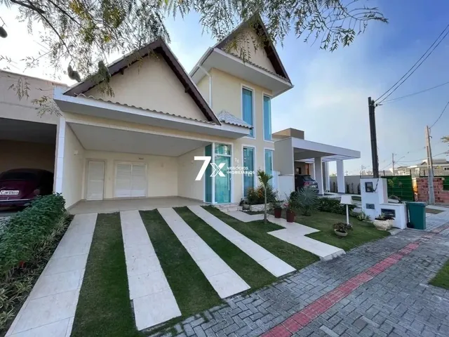 Imagem: A casa possui 5 Dormitórios, 4 Suítes, 1 Banheiro, 2
