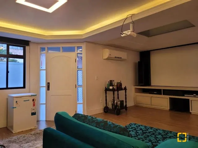 Imagem 3: Casa de 4 Dormitórios, Piscina em Ótima Localização