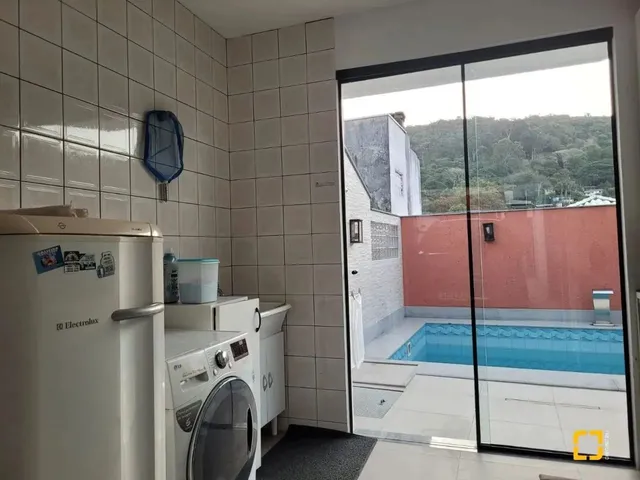 Imagem 5: Casa de 4 Dormitórios, Piscina em Ótima Localização