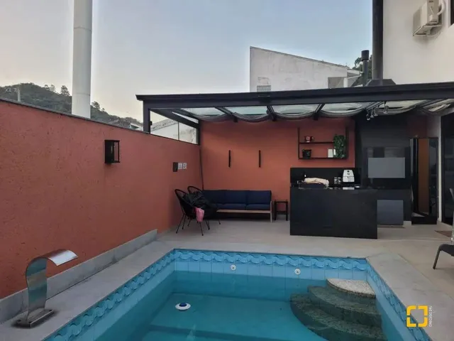 Imagem 7: Casa de 4 Dormitórios, Piscina em Ótima Localização