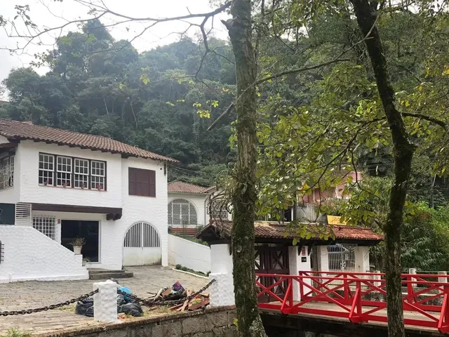 Imagem: Casa com 4 Quartos 2 Anexos - Centro