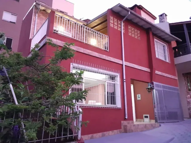 Imagem: Casa de 03 Dorm. Sendo 01 Suíte na Agronômica