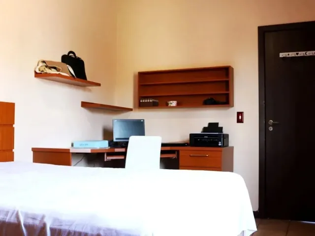 Imagem 2: Casa de 03 Dorm. Sendo 01 Suíte na Agronômica
