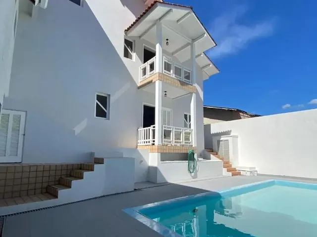 Imagem: A casa possui 5 Dormitórios, 1 Suíte, 5 Banheiros, 5