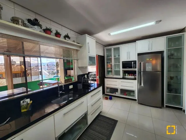 Imagem: Casa 4 Dorms, com Piscina na Agronômica
