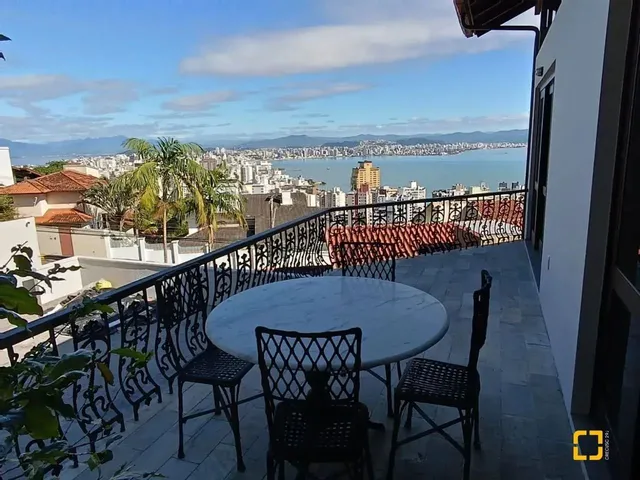 Imagem: Casa Residencial com 4 Suítes À Venda