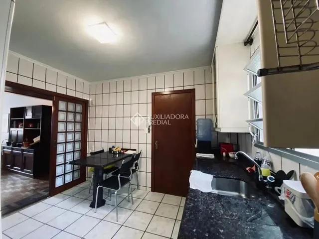 Imagem 9: Centro de Florianópolis: Apartamento 3 Quartos com Suíte e Vaga Coberta!