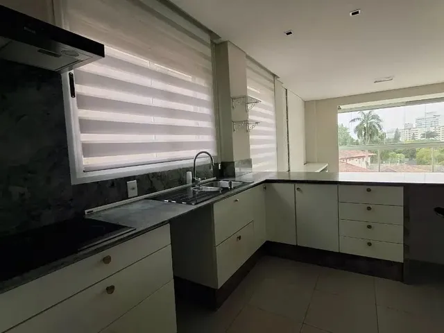 Imagem: O apartamento possui 2 Dormitórios, 1 Suíte, 2 Banheiros,