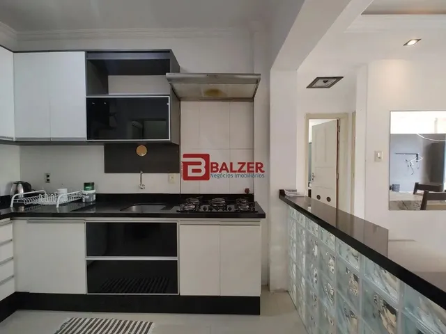 Imagem 2: Apartamento de 2 Quartos no Centro, Ensolarado