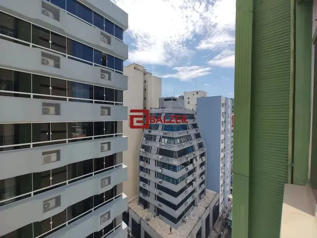 Imagem 4: Apartamento de 2 Quartos no Centro, Ensolarado