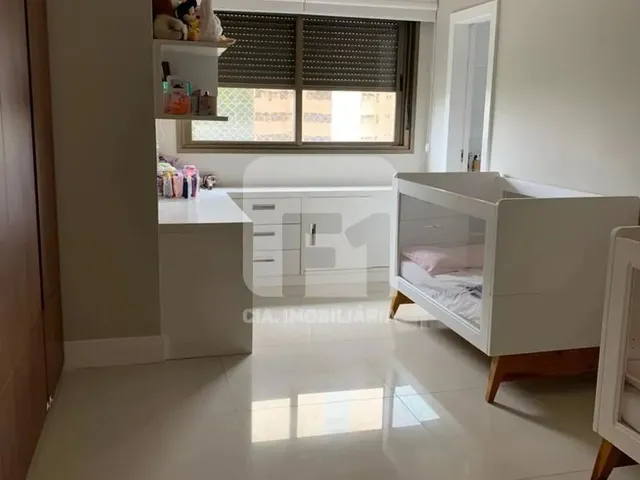 Imagem 13: Apartamento de 4 Dormitórios À Venda no Centro