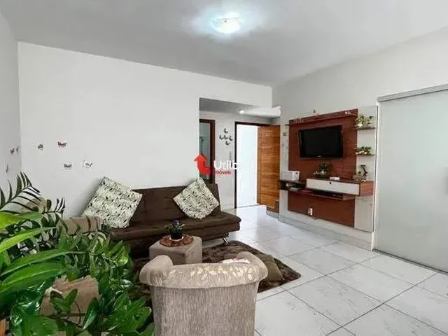 Imagem: Casa À Venda, 3 Quartos, 2 Suítes, 2 Vagas
