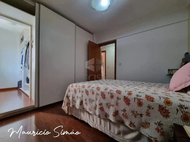 Imagem 14: Super Bem Localizado Esse Imóvel Vai Te Surpreender! São 4 Quartos com 2 Suítes e Uma